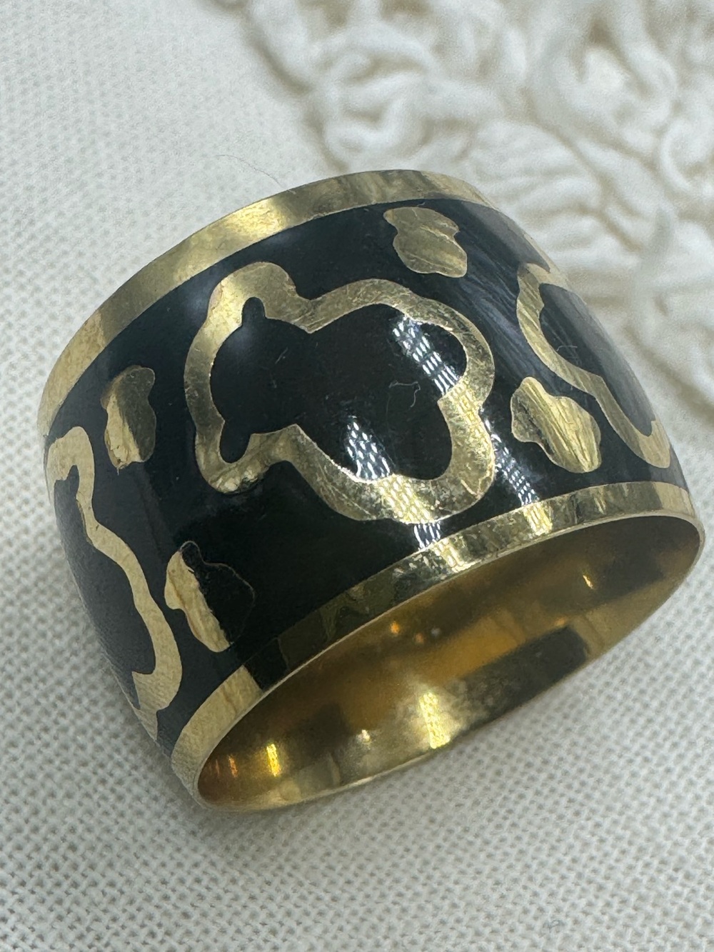 звание:
14K Gold Plated Steel Black Enamel Bear Ring Size 6